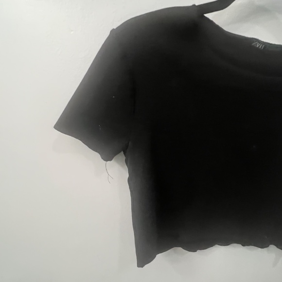 ZARA WOMENS RIBBED SHORT SLEEVE CROP TOP, SIZE LARGE, BLACK - Picture 2 of 5